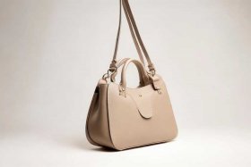 两百左右的包包品牌推荐女、两百左右的包包品牌推荐女士