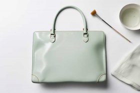 轻奢包包如何处理（轻奢包包如何处理掉色）