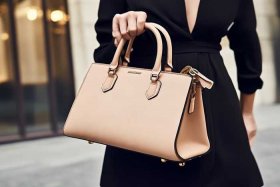 女包中高端品牌性价比；女包中高端品牌性价比高的牌子