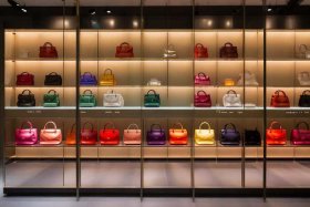 蔻驰蔻驰官网；蔻驰包包官网