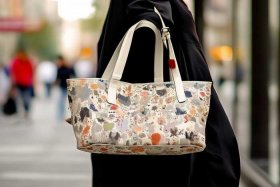 女士单肩托特包（女士单肩托特包图片大全）