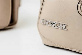 蔻驰女包真假区别、蔻驰女包真假区别大吗