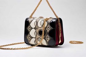 日本棋盘格包包什么牌子（日本棋盘格包包什么牌子好）