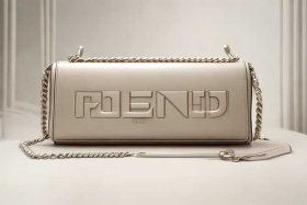 蔻驰最近很火的一款包包 - 蔻驰最近很火的一款包包图片