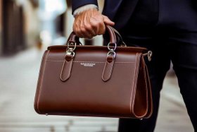 男士手包推荐品牌（男士手包推荐品牌有哪些）