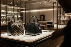 买lv还是coach；买LV还是Gucci更保值