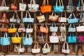 女士休闲帆布包斜挎包图片（女士休闲帆布包斜挎包图片大全）