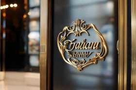 奢侈品服装牌子，奢侈品服装牌子标志及名字图片