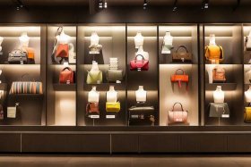 美国女包品牌前十名图片；美国女包品牌前十名图片及价格