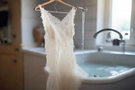 蕾丝连衣裙怎么洗 蕾丝连衣裙怎么洗最好