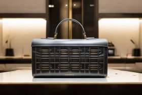 蔻驰属于几线品牌，蔻驰属于几线品牌包