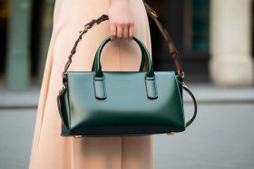 好一点的轻奢女包品牌有哪些；好一点的轻奢女包品牌有哪些牌子