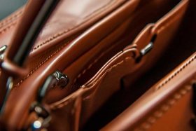 普通包包哪家好；包包哪家质量好