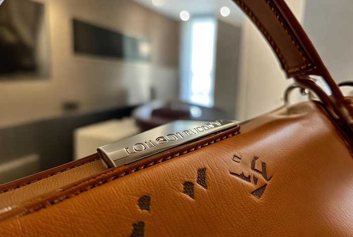 罗意威的包包序列号怎么查询,罗意威的包是不是都有序列号 罗意威的包包序列号怎么查询,罗意威的包是不是都有序列号