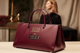 蔻驰最受欢迎的包（蔻驰最受欢迎的包是哪一款图片）