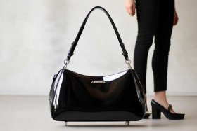 女士单肩挎包新款；女士单肩挎包新款价格