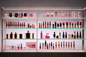 化妆品排名前十名品牌2023年；化妆品品牌排行榜前二十名