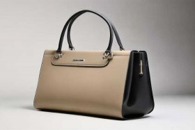 两三千元左右的包包 两三千元左右的包包品牌