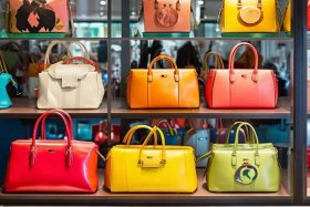 年轻款女包品牌；年轻款女包品牌推荐