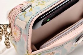 女士装手机斜挎小包制作；女士装手机小挎包的手工制作