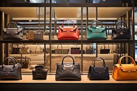 国外皮包品牌大全及价格；国外皮包品牌大全及价格表