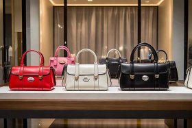 女士手机小包都有哪些名牌的 - 女士手机小包都有哪些名牌的呢