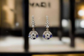 官方网站香奈儿耳环价格（官方网站香奈儿耳环价格查询）