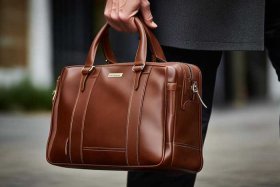 男士包包轻奢品牌 男士皮包轻奢品牌