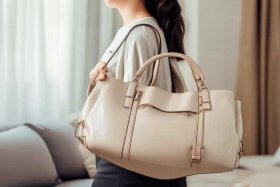 女士休闲包包直播（女士时尚休闲包）