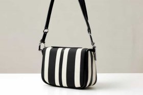 女士高档帆布斜挎包黑白条、女士帆布斜挎包品牌排行帆布