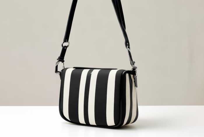 女士高档帆布斜挎包黑白条、女士帆布斜挎包品牌排行帆布