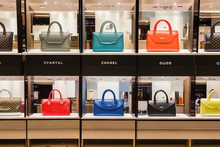 商场常见的女包品牌有哪些，商场常见的女包品牌有哪些牌子