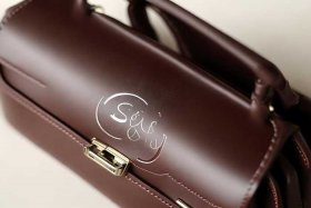 轻奢包品牌标志是什么，轻奢包品牌标志是什么意思