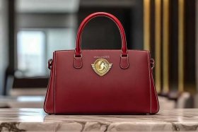 名牌万里马女包标志（万里马女包是名牌吗）