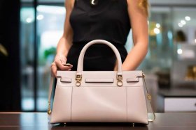 两三千的包包值得购买吗 两三千的包包值得购买吗女