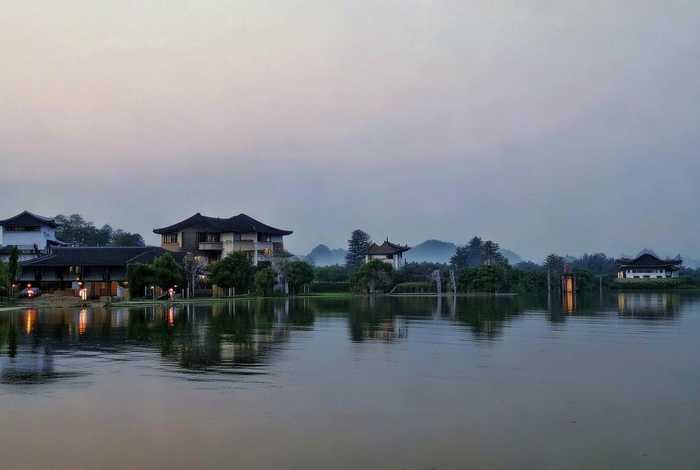 杭州湖滨银泰ysl圣罗兰、杭州湖滨银泰ysl专柜