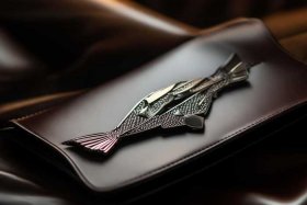 两条鱼标志的包包什么牌子；两条鱼标志的包包什么牌子好