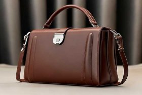 女士真皮斜挎包2022流行新款；女士真皮斜挎包2022流行新款图片