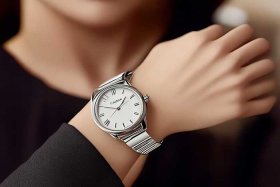 卡地亚手表价格大全女钢带（卡地亚手表女士官方网价格）