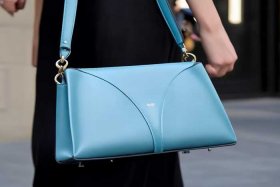 女生包包品牌推荐3000左右蓝色皮带 - 女士包包3000左右的哪个品牌