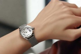 卡地亚女款图片；卡地亚女款手表图片