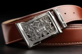 罗意威皮带头是什么材质（罗意威皮带扣头怎么换）