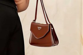 女士手机斜挎包高端正品 女士手机斜挎包高端正品多少钱