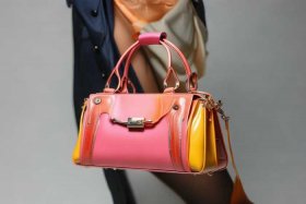 女士包包最新款；女士最新款包包图片和价格