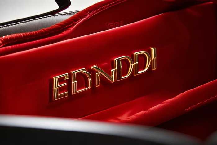 蔻驰女包正品旗舰店官网托特包内饰红色，蔻驰官网 官方旗舰店托特包