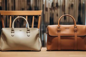 软皮包和硬皮包哪个好（软皮包和硬皮包哪个好看）