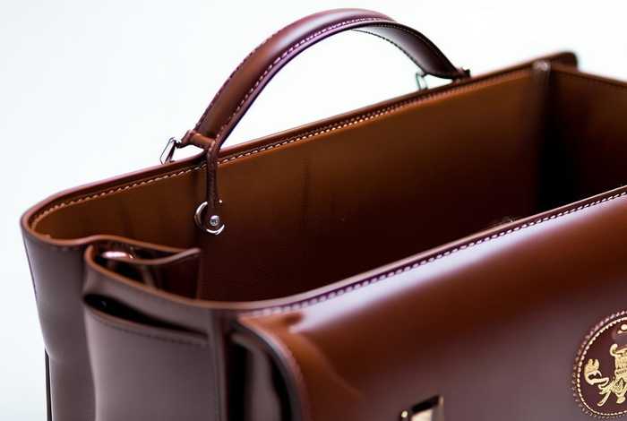 皮包品牌官方旗舰店正品（皮包品牌官方旗舰店正品有哪些）