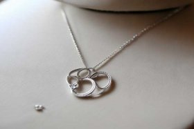 价格在1000左右的项链品牌 价格在1000左右的项链品牌是什么