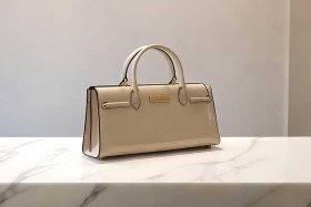 入门奢侈品女包多少钱（入门款奢侈品包包女）