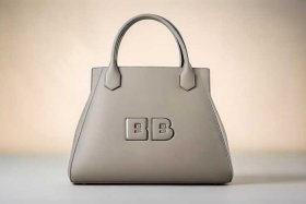 两个b的包包品牌logo，logo是两个b的是什么牌子